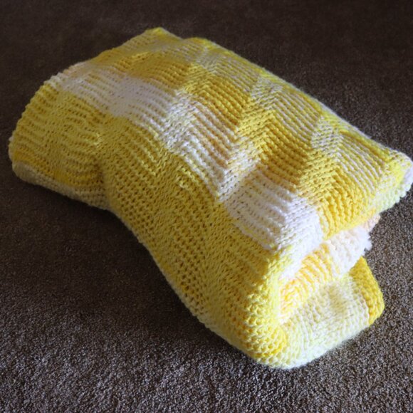 Sunshine yellow and white unique handmade large knitted soft cozy blanket 9'X5' - Picture 3 of 13